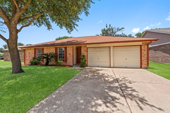 Foto del edificio - 16734 Summer Dew Ln