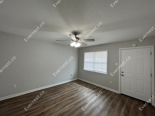 Building Photo - 1648 Hickory Dr