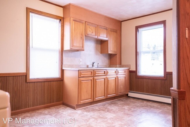 Foto del edificio - 1 br, 1 bath Apartment - 77-79 Parker St.