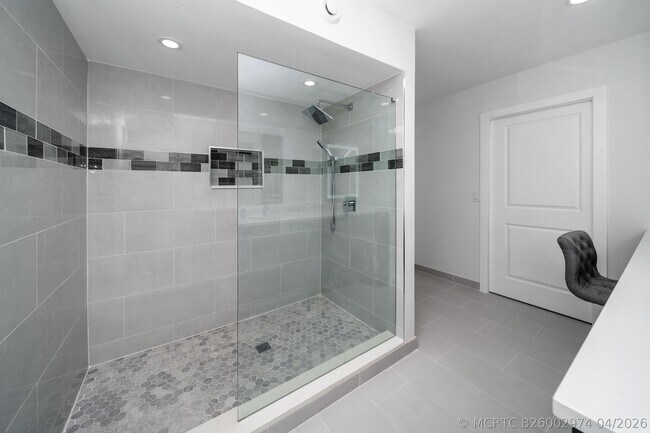 Foto del edificio - 505 Brackenwood Pl