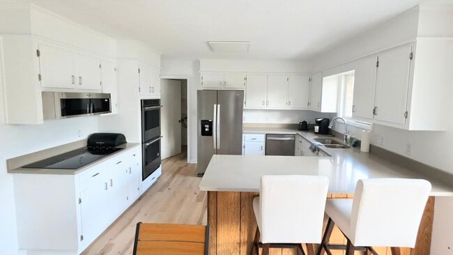 Foto del edificio - 3460 W Lexington Avenue Ext