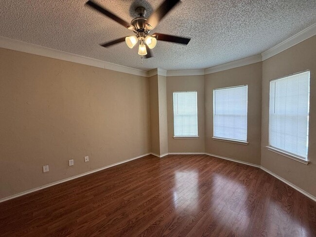 Building Photo - 1302 Park Ave
