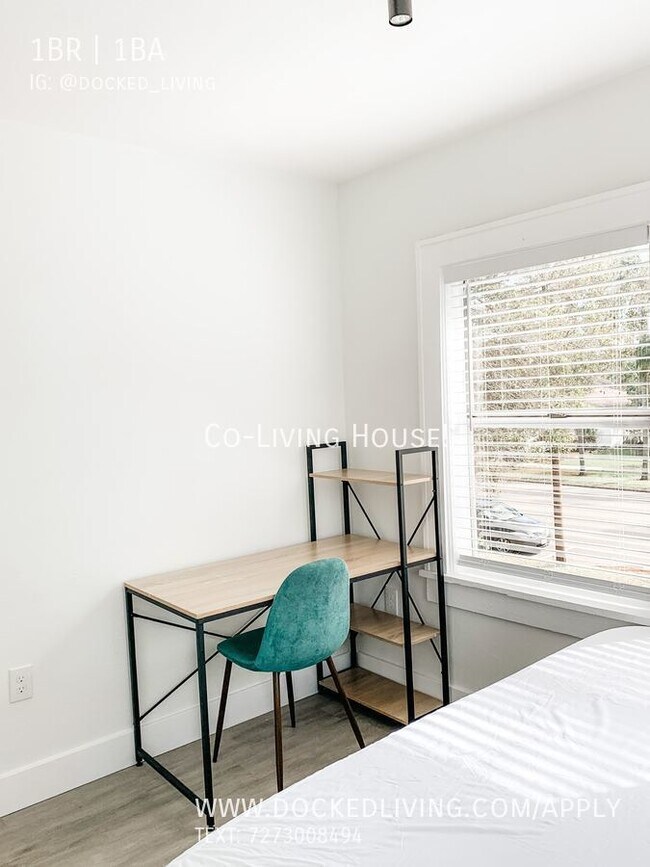 Foto del edificio - Beautiful Private Bedroom + Bath in Colivi...