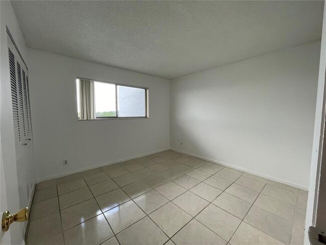 Building Photo - 8540 N Sherman Cir