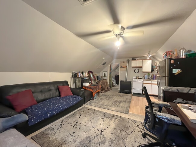 Building Photo - 3441 N Oakley Ave