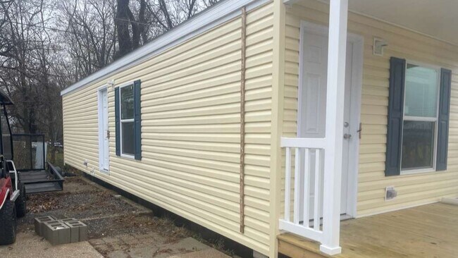 Building Photo - 16 Eastview Dr