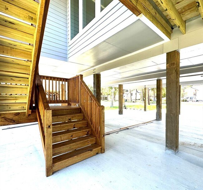 Building Photo - 915 Oak Grove