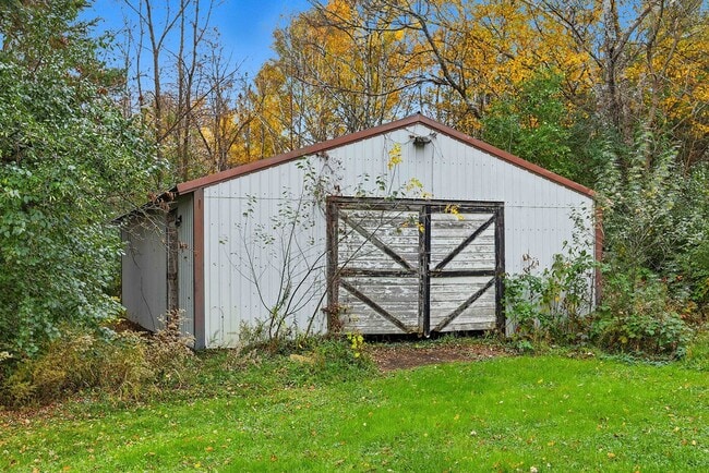 Building Photo - 1681 Mahogany St