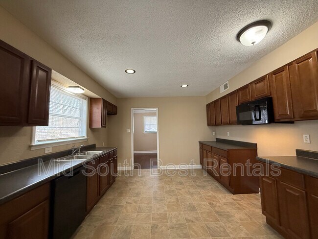 Building Photo - 3069 Homewood Dr