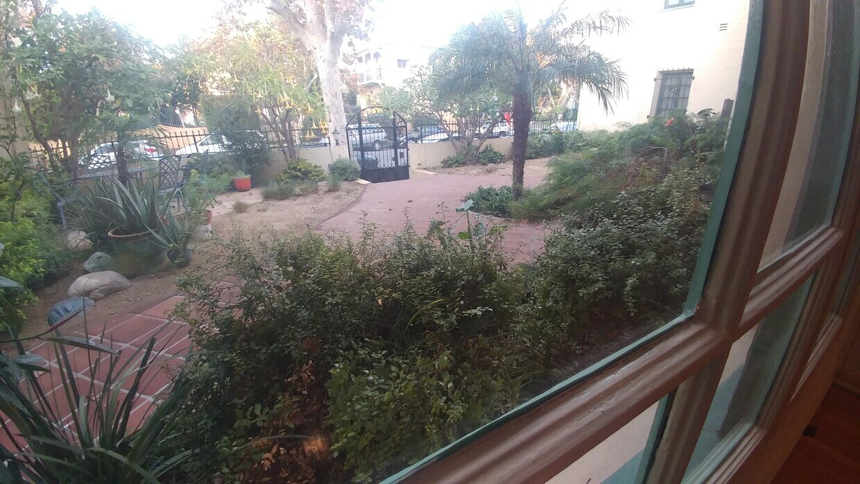 6058 Whitworth Dr, Los Angeles, CA 90019 Townhome Rentals in Los