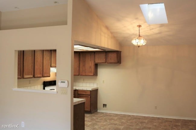 Building Photo - 7726 Robinette Rd