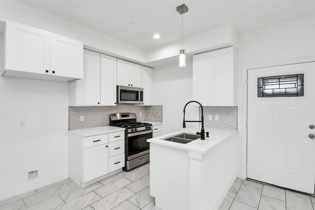 Building Photo - 9003 Prairie View Dr