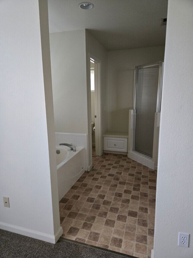Foto del edificio - East Roseville - 3 Bdrm, 2 Bath located in...