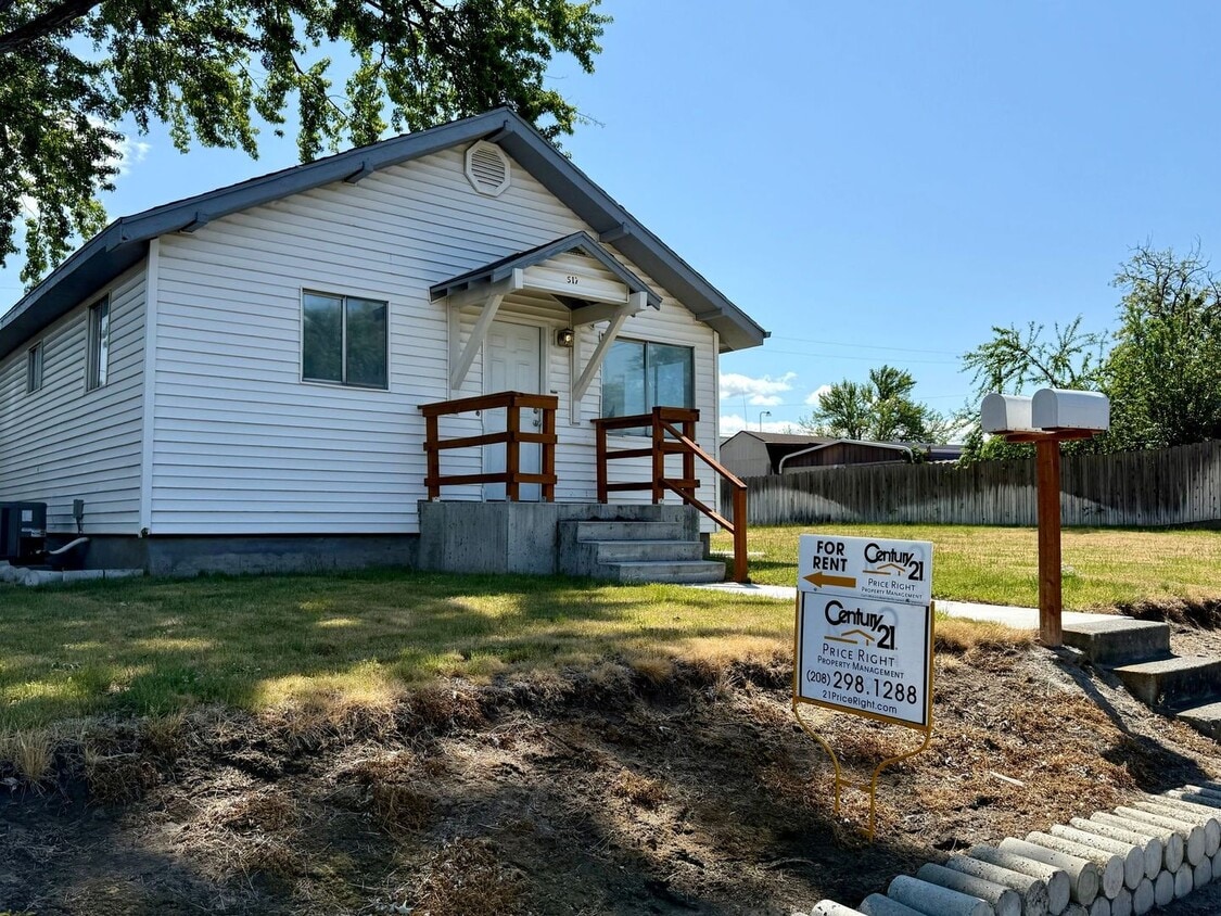 Primary Photo - For Rent: 2 Bedroom, 1 Bathroom Home with ...