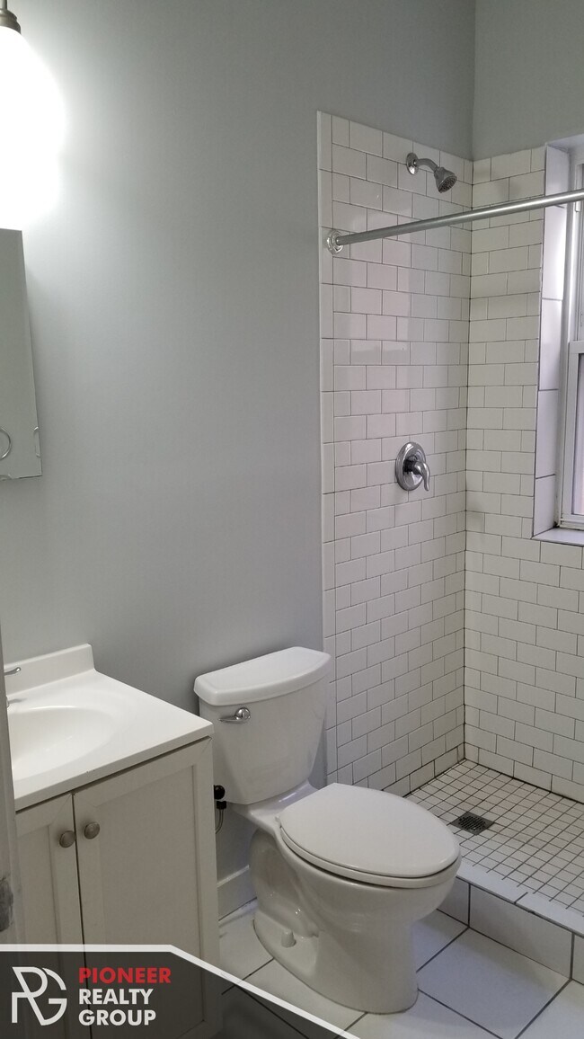 Foto del edificio - 7456 N Greenview
