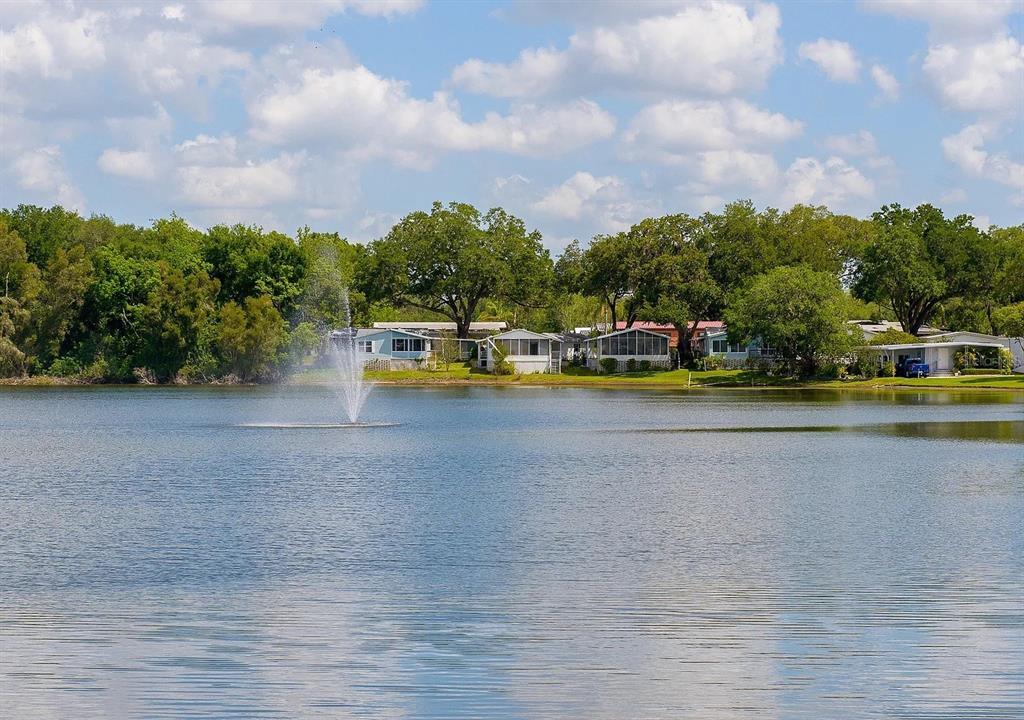 Foto principal - 15435 Lakeshore Villa St