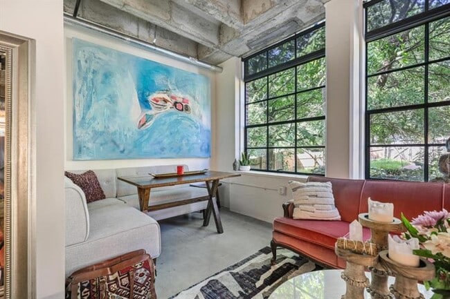 Building Photo - 1065 United Ave SE