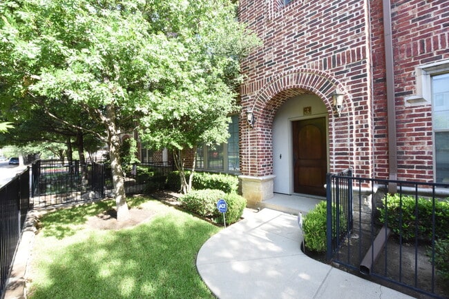 Building Photo - 6269 Oram St