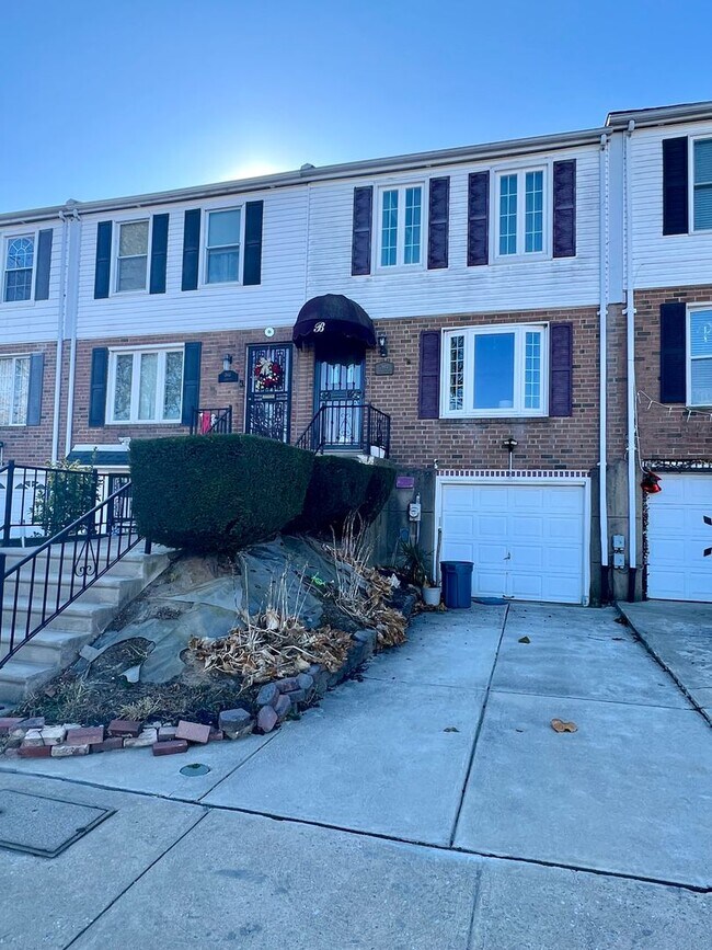 Building Photo - Stunning 3-Bedroom Townhome with One-Car G...