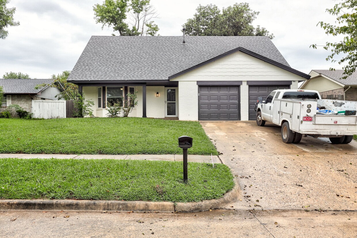 Primary Photo - 1707 Ridgemont Cir