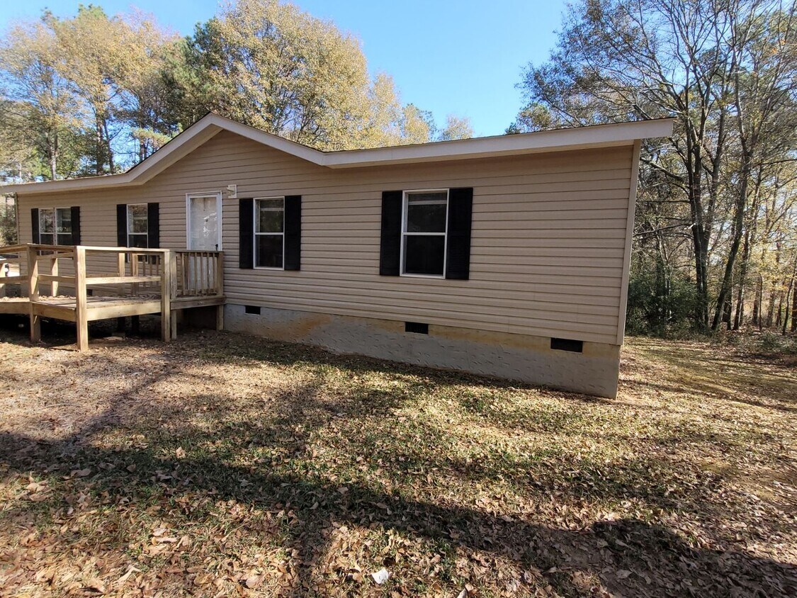 Foto del edificio - Madison Co. – Comer GA – Three Bedroom, 2 Bathroom Manufactured Home - Very Spacious and Privatel...