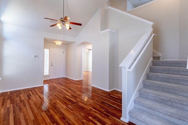 Foto del edificio - Vibrant 2 story, 3 bedroom, 2.5 bathroom i...