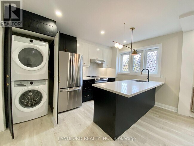 Photo du bâtiment - 2520 Bloor St W