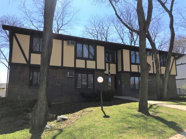 Foto del edificio - 2373 Chalet Gardens Rd