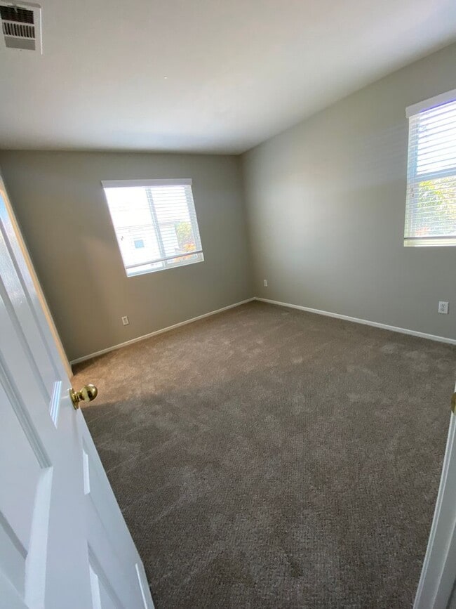 Building Photo - Cute & Clean Murrieta 3 Bedroom Home!