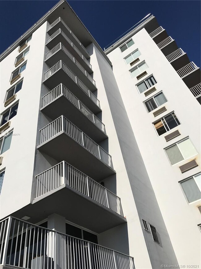 Building Photo - 1255 Collins Ave