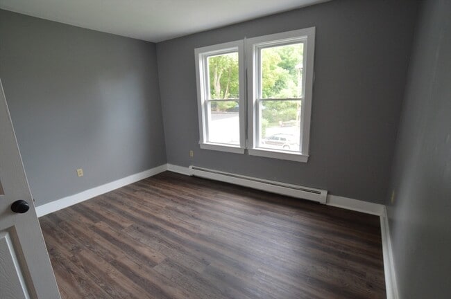 Building Photo - 237 River St