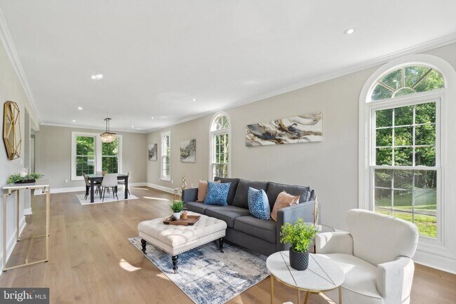 Building Photo - 10899 Woodland Falls Dr