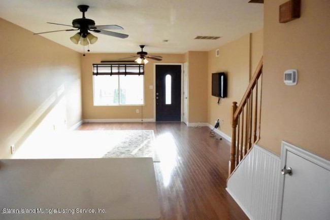 Building Photo - 27 Bentley Ln
