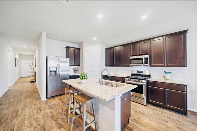Foto del edificio - 519 Green Clover Ln