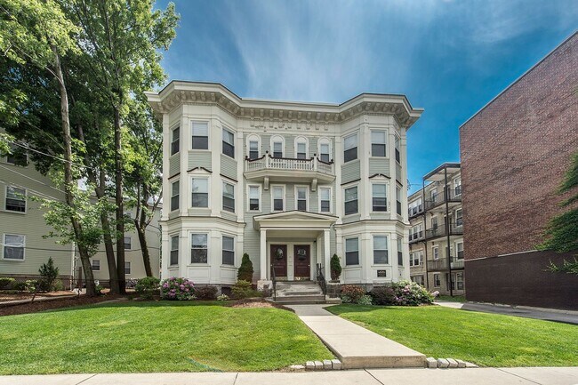 Building Photo - 51 Ashford St