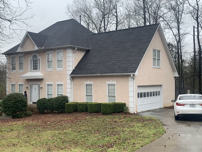 Building Photo - 551 COUNTRY CLUB Dr