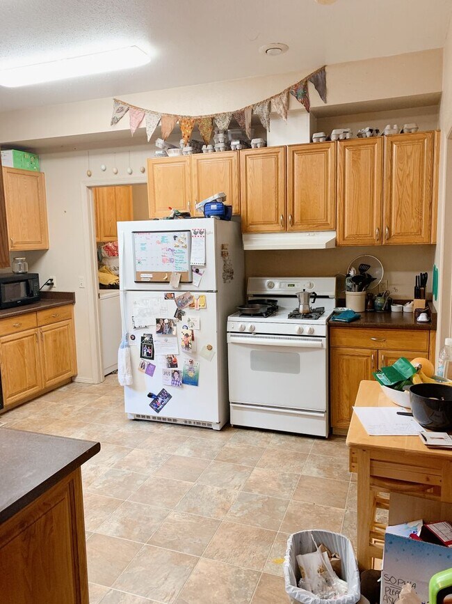 Building Photo - 313/315 Gladstone St