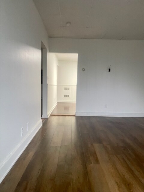 Foto del edificio - 354 Lakewood Rd