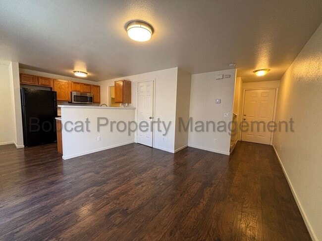 Building Photo - 3958 Village Dr