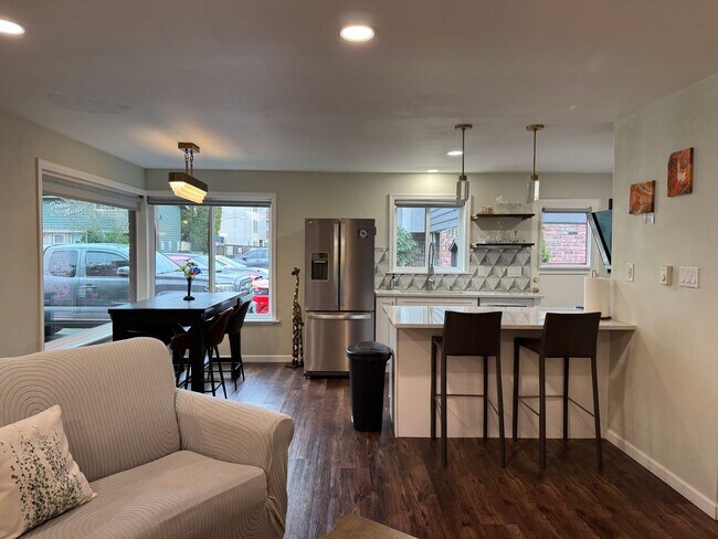 Foto del edificio - CLICK "REQUEST A TOUR" NOW!