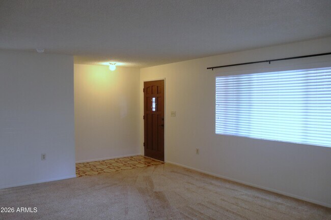 Building Photo - 517 Phillip Dr