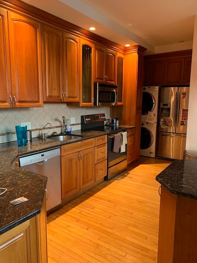 Building Photo - 399 Washington St