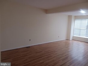 Building Photo - 205 Hillside Ct