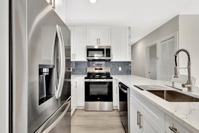 Photo - 1335 Lee St House