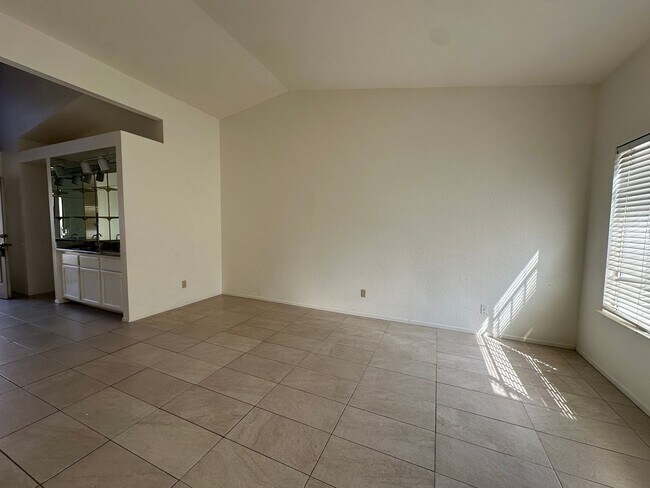 Foto del edificio - Great location. 3 bedroom single story Las Vegas home for rent.
