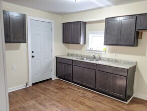 Building Photo - 487 W Grand Ave