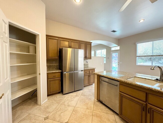 Foto del edificio - AVAILABLE NOW!!  GORGEOUS 3 Bedroom 2 Bath POOL HOME in La Quinta!!