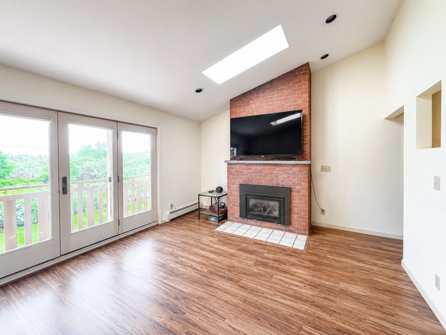 Building Photo - 243 Eastview Cir