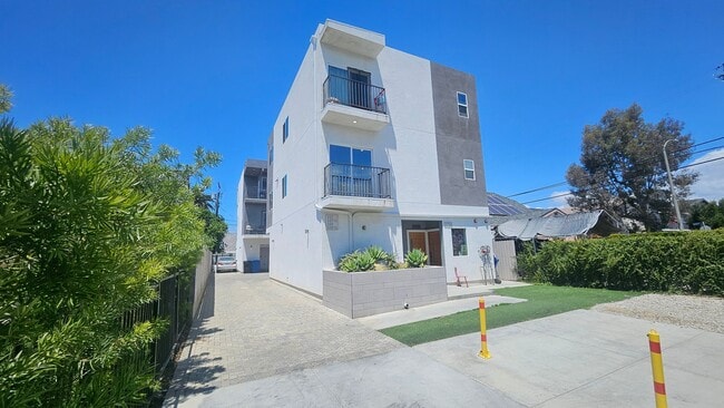 Photo - 339 N Harvard Blvd House