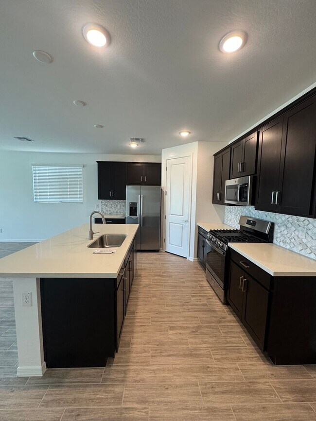 Foto del edificio - BRAND NEW HOME IN ALORAVITA IN PEORIA